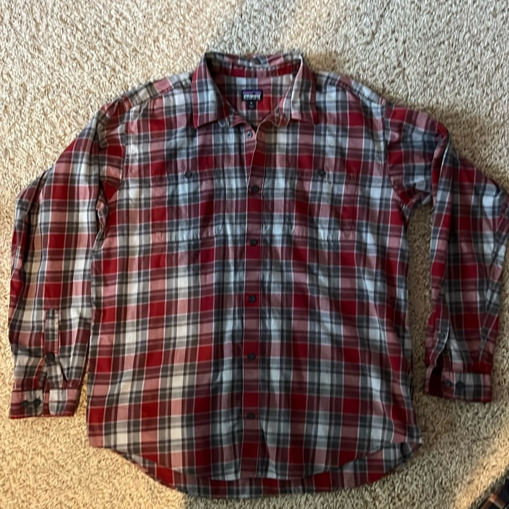 Patagonia XL Men’s Red Plaid Button Down